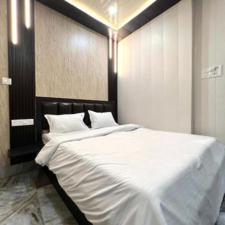 Durga P Guest House Near Harishchandra Ghat พาราณสี ภายนอก รูปภาพ