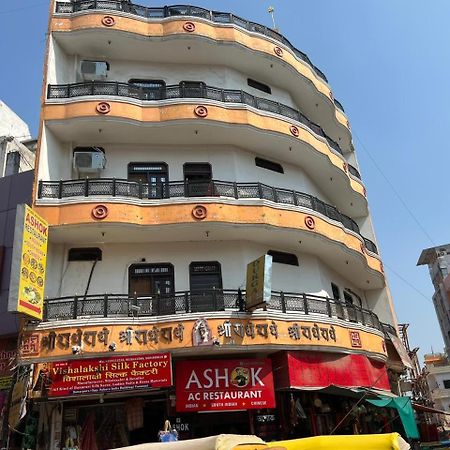 Durga P Guest House Near Harishchandra Ghat พาราณสี ภายนอก รูปภาพ
