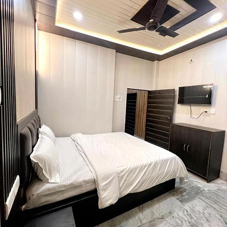 Durga P Guest House Near Harishchandra Ghat พาราณสี ภายนอก รูปภาพ