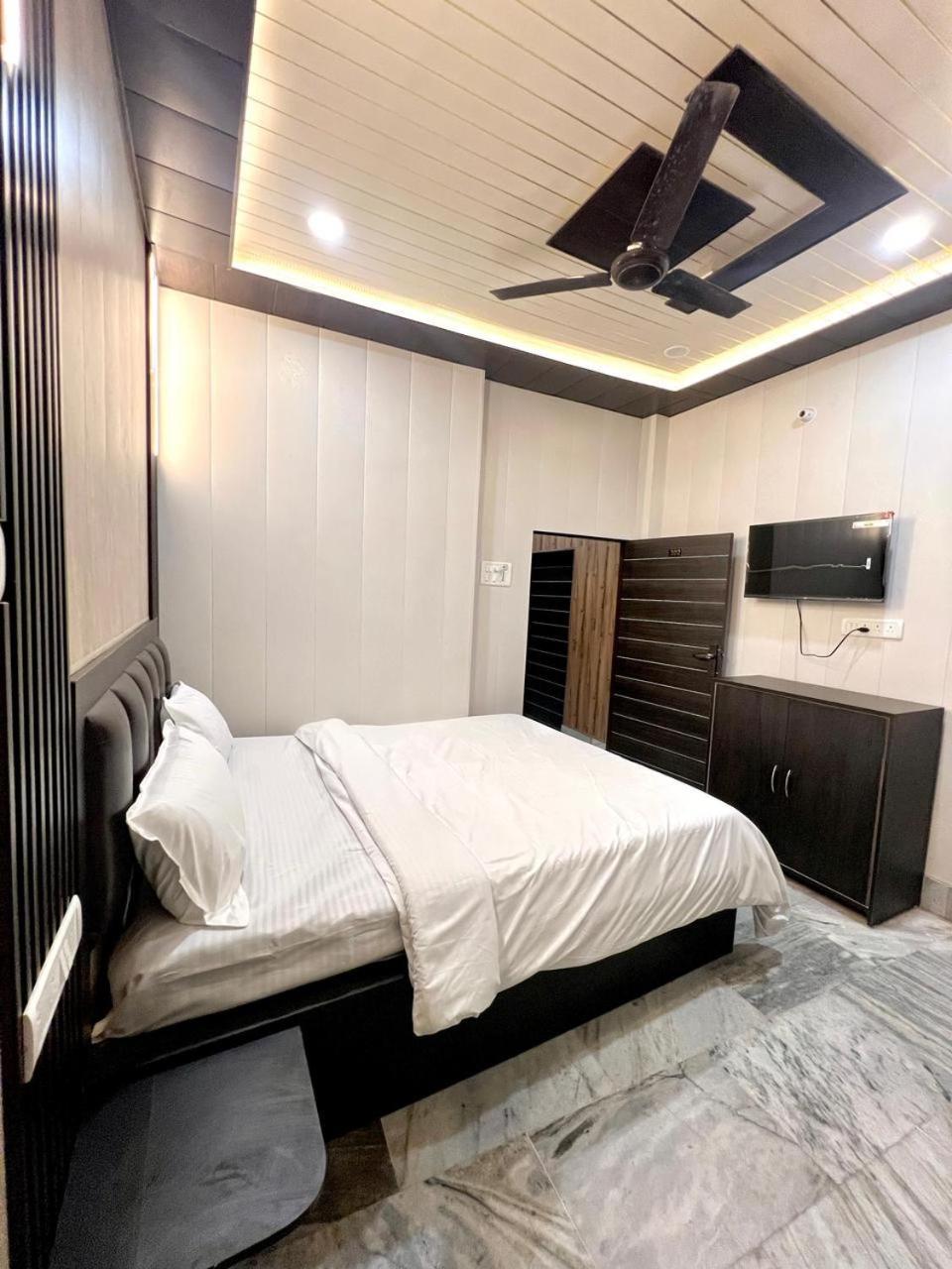 Durga P Guest House Near Harishchandra Ghat พาราณสี ภายนอก รูปภาพ