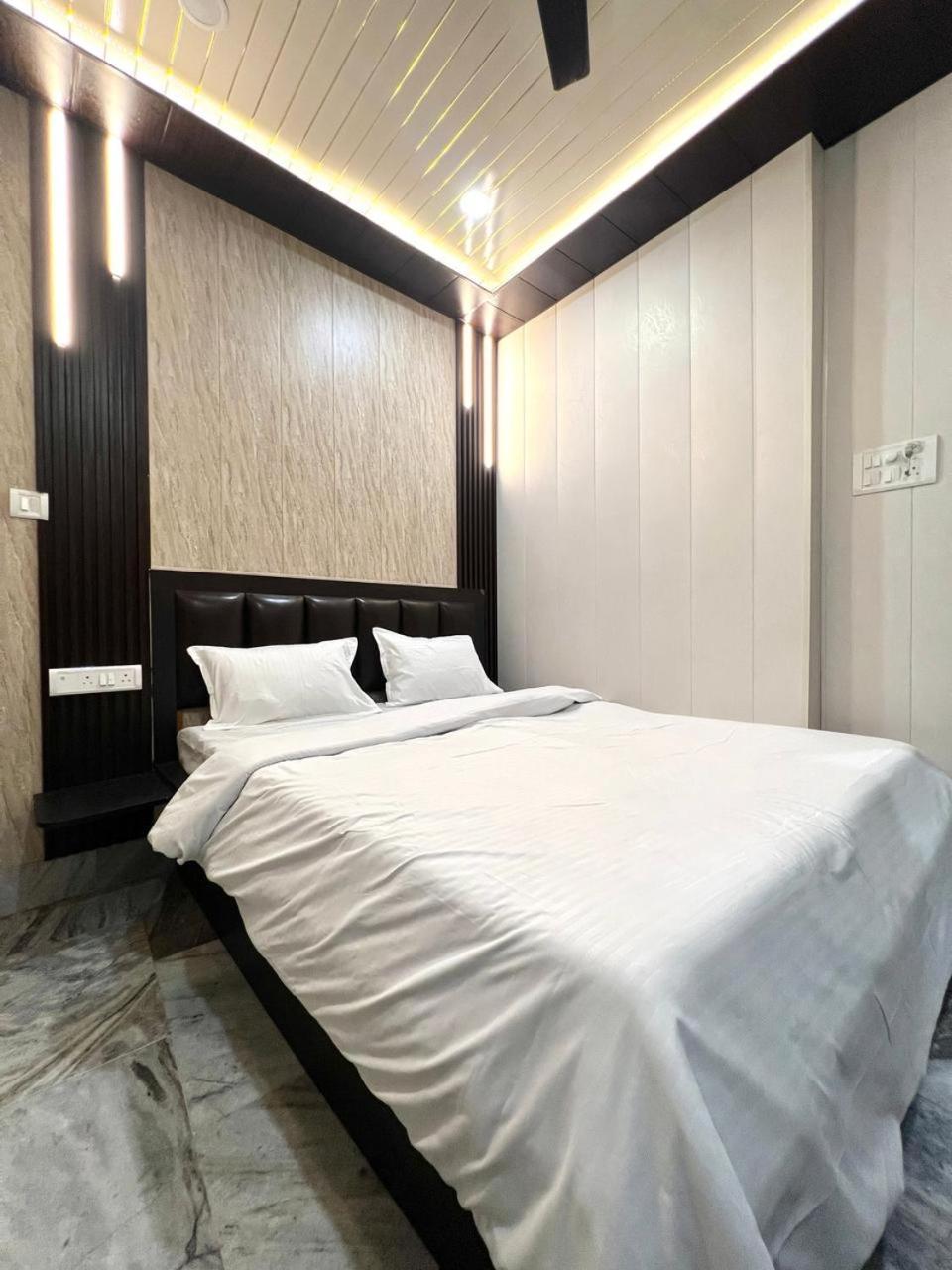 Durga P Guest House Near Harishchandra Ghat พาราณสี ภายนอก รูปภาพ
